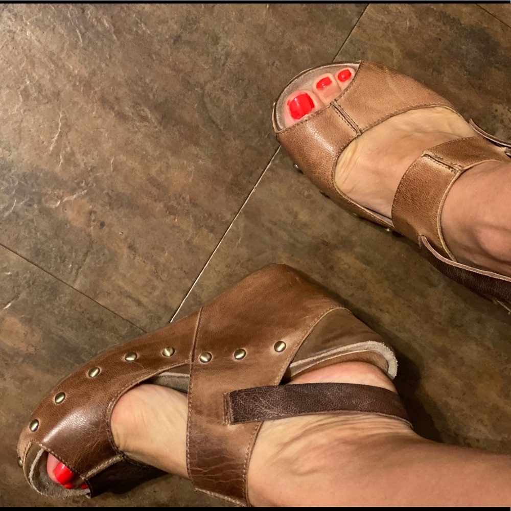 Brown leather antelope platform wedge 37